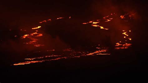 Mauna Loa lava flow creeps closer to a major Hawaii highway that ...