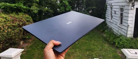 Lg Gram Superslim Review Lgs Thinnest Laptop With Great Battery Life