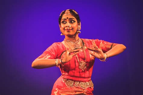 Kathak Dance Bilder Stock Fotos And Videos Adobe Stock