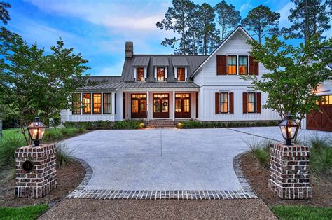 Exquisite South Carolina farmhouse evoking a low country style | Modern ...