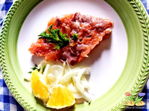 Tartare Aromatizzata Di Salmone Pane Tulipani