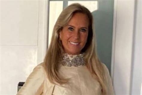 Hel Pinheiro Usa Vestido De Noiva Anos Ap S Seu Casamento