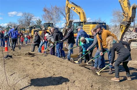 Area Leaders Families Celebrate Groundbreaking For New Redmond Library