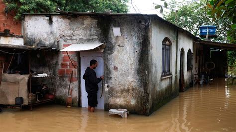 El Gobierno ofreció asistencia a Brasil por las trágicas inundaciones