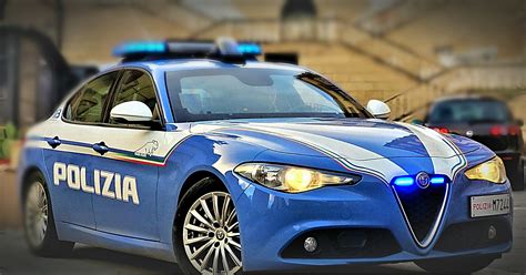 Aggredisce La Madre E Minaccia I Poliziotti Enne Arrestato A