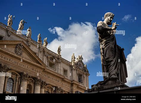 St. Peter's Basilica, sculpture of San Pietro in front of the main ...