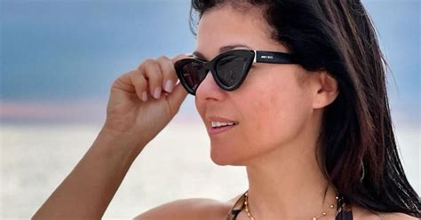 Wydekoltowana Kasia Cichopek pozuje w drapieżnym bikini Fani osłupieli