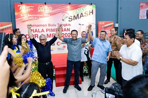 Buka Turnamen Bulutangkis Senayan Smash Piala Pimpinan DPR Dan MPR