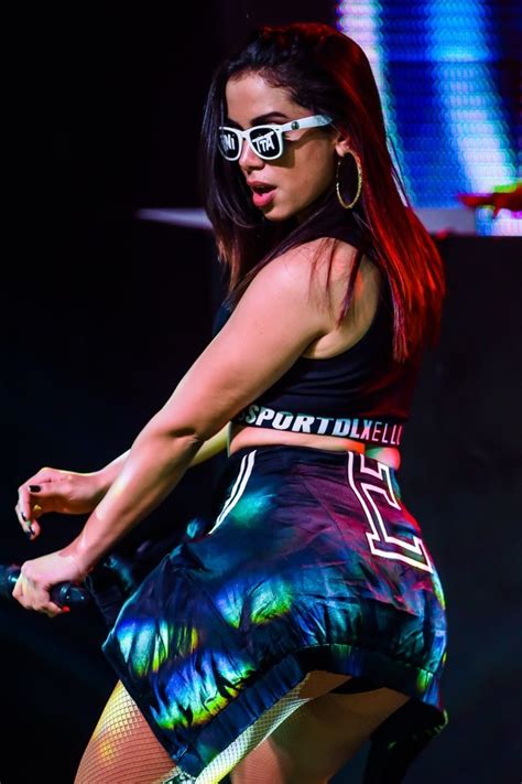 Anitta Mostra Polpinha Do Bumbum Durante Coreografia Sensual Em Show