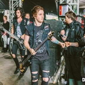 Sam Cam In The Background Asking Alexandria Cameron Liddell