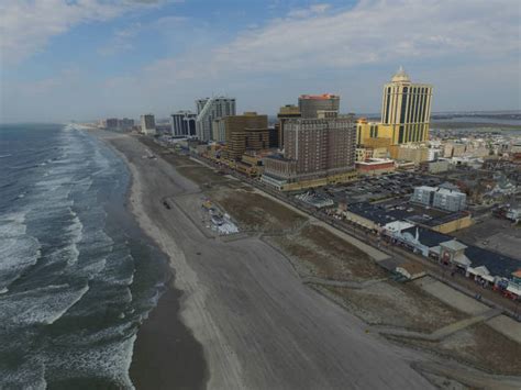 Strand Und Skyline Von Atlantic City Mit Boogie Nights Und Tropicana