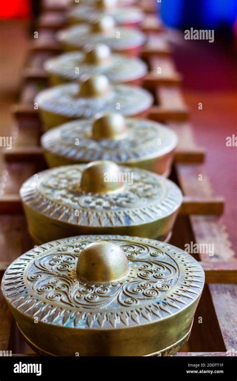 Kulintang gong tradition hi-res stock photography and images - Alamy