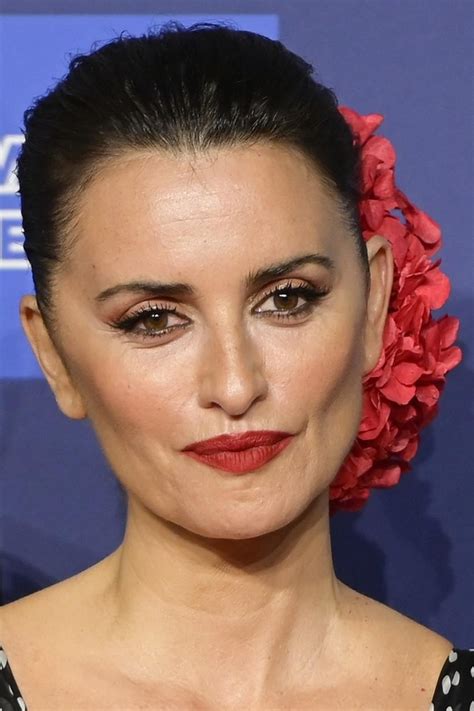 Penelope Cruz Blestela V Prosojni Boemski Obleki Ki Si Je Marsikatera