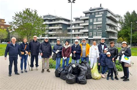 A Foggia Continua La Pulizia Di Viale Ofanto Da Parte Dei Volontari De