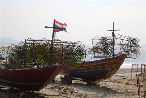 Squid Traps In The Gulf Of Thailand Bushguide 101