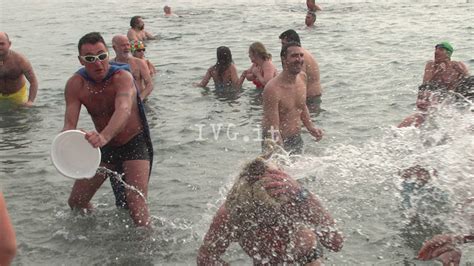 Cimento Invernale Di Varazze Le Foto Del Tuffo Foto Photogallery