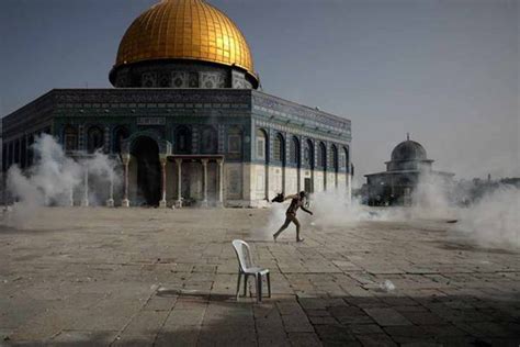 Di Komplek Al Aqsa Bentrokan Warga Palestina Vs Polisi Israel Kembali