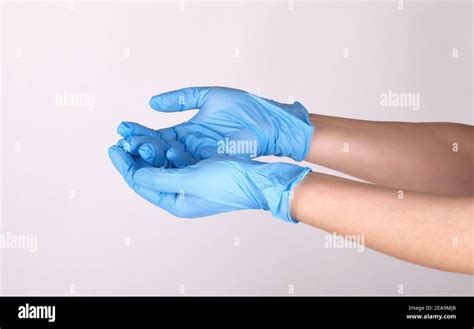 Disposable Gloves Stockfotos Und Bilder Kaufen Alamy