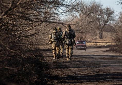 Guerre En Ukraine Larm E Ukrainienne Admet Avoir C D Soledar Aux