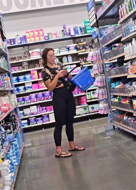 Petite Nerdy Burnette With Bubbly Ass Frontal And Kneeling Shots Spandex Leggings Yoga