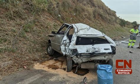 Carro Cai De Barranco Na Sp Ap S Motorista Perder Controle Da