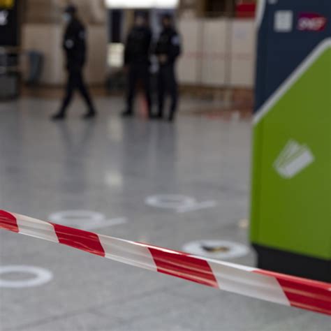 Parigi Accoltella 6 Persone A Gare Du Nord Ferito E Arrestato L