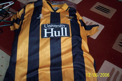 Hull City Home football shirt 1997 - 1998. Sponsored by University of Hull