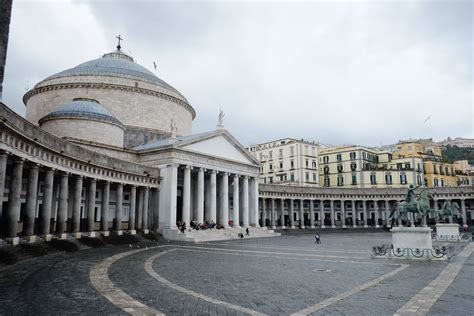 Piazza Del Plebiscito Napoli