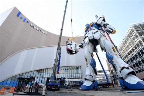 ららぽーと福岡に実物大ガンダムが登場 西日本初 2月末の完成予定 写真特集712 毎日新聞