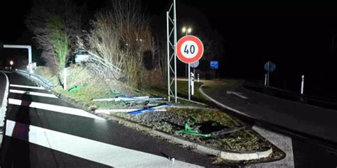 Unterterzen SG Fahrunfähig auf Autobahn Selbstunfall verursacht Nau ch