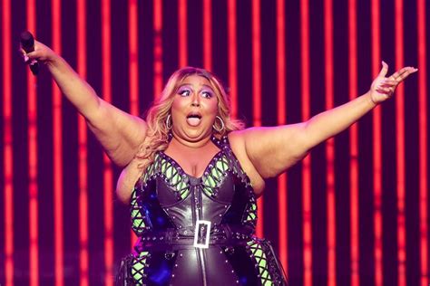 Lizzo Faces Lawsuit From Wardrobe Designer Huffpost Latest News