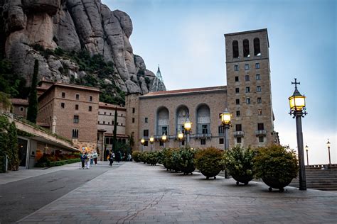 Montserrat La Leyenda Detrás De La Montaña Mágica De Barcelona