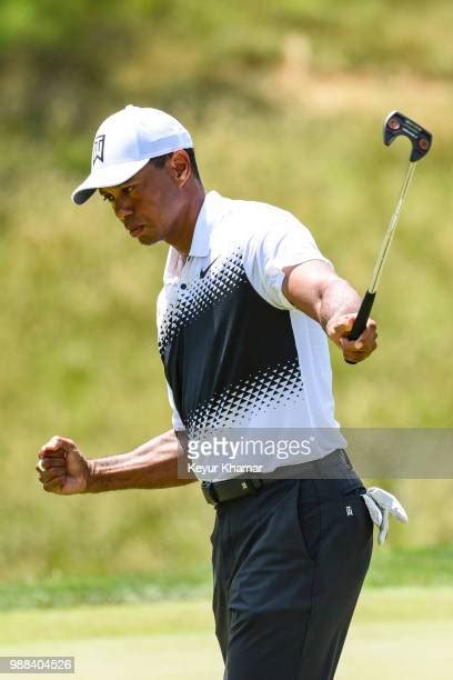 Tiger Woods Fist Pump Photos And Premium High Res Pictures Getty Images