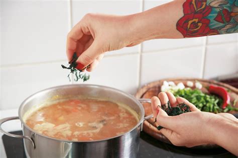 35 Ways People Save Money On Groceries