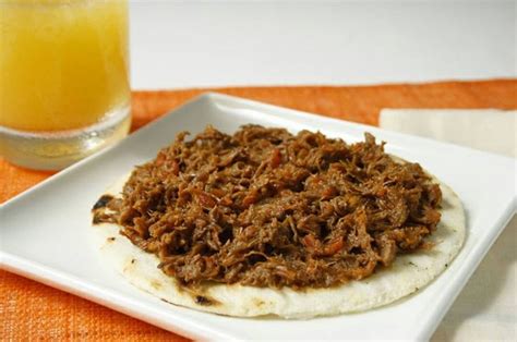 Arepa Con Carne Desmechada Carne Desmechada Recetas De Comida