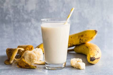 Cremiger Bananen Milchshake Mit Eis