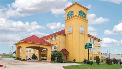 Hotels Near Tulsa Airport | Book Today!