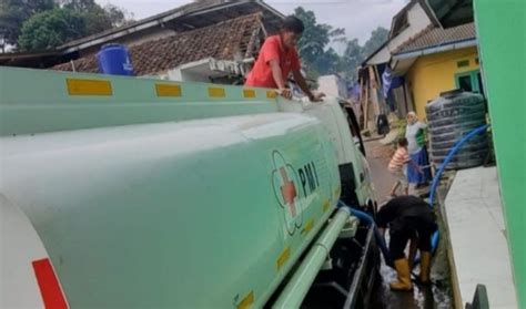 Penuhi Kebutuhan Korban Gempa Cianjur Pmi Distribusikan Juta Liter Air