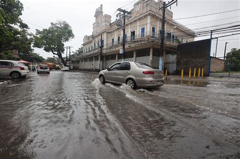 Jornal Correio Fortes Chuvas Em Salvador Causam Alagamentos E