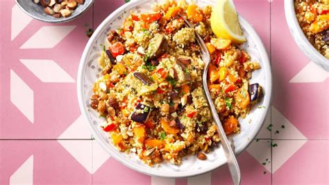 Couscous Salade Met Aubergine Kikkererwten En Amandelen