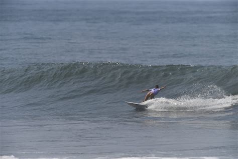 Garazi Sánchez y Gonzalo Gutiérrez imponen su surf y avanzan a la ronda