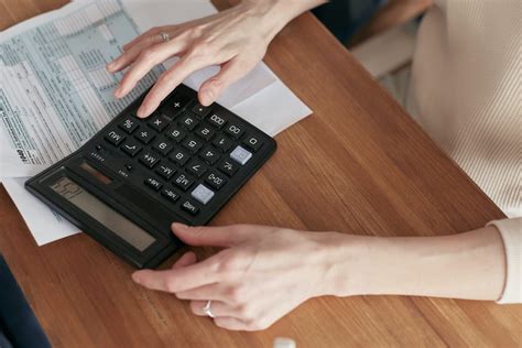 review  finances     track hwifm