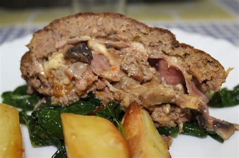 Rolo de carne recheado cogumelos e queijo Baú da Conceição