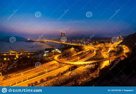 Puente De Tsing Ma Carreteras En Hong Kong Con La Estructura De La