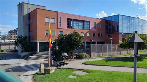 Detenido En Gij N Un Joven De A Os Por Apu Alar A Otro Por La