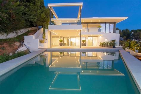 Nieuw gebouwde villa met een fantastisch uitzicht op Ibiza en Dalt Vila