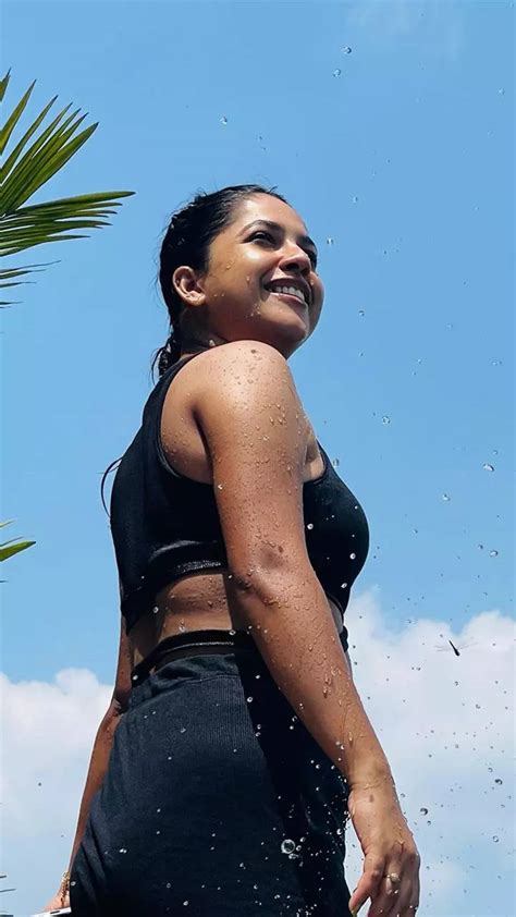 Hot Sexy Amrutha Nair Bikini Pics