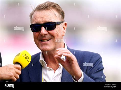 Phil Tufnell Cricket Player Hi Res Stock Photography And Images Alamy