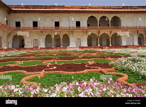 Gardens In Red Fort Agra Delhi India Stock Photo Alamy