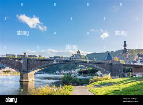 Cochem: river Mosel (Moselle), Skagerrak Bridge, Reichsburg Cochem ...